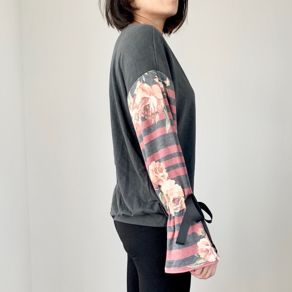 FLORAL RIBBON CONTRAST TOP - Picture 8 of 9